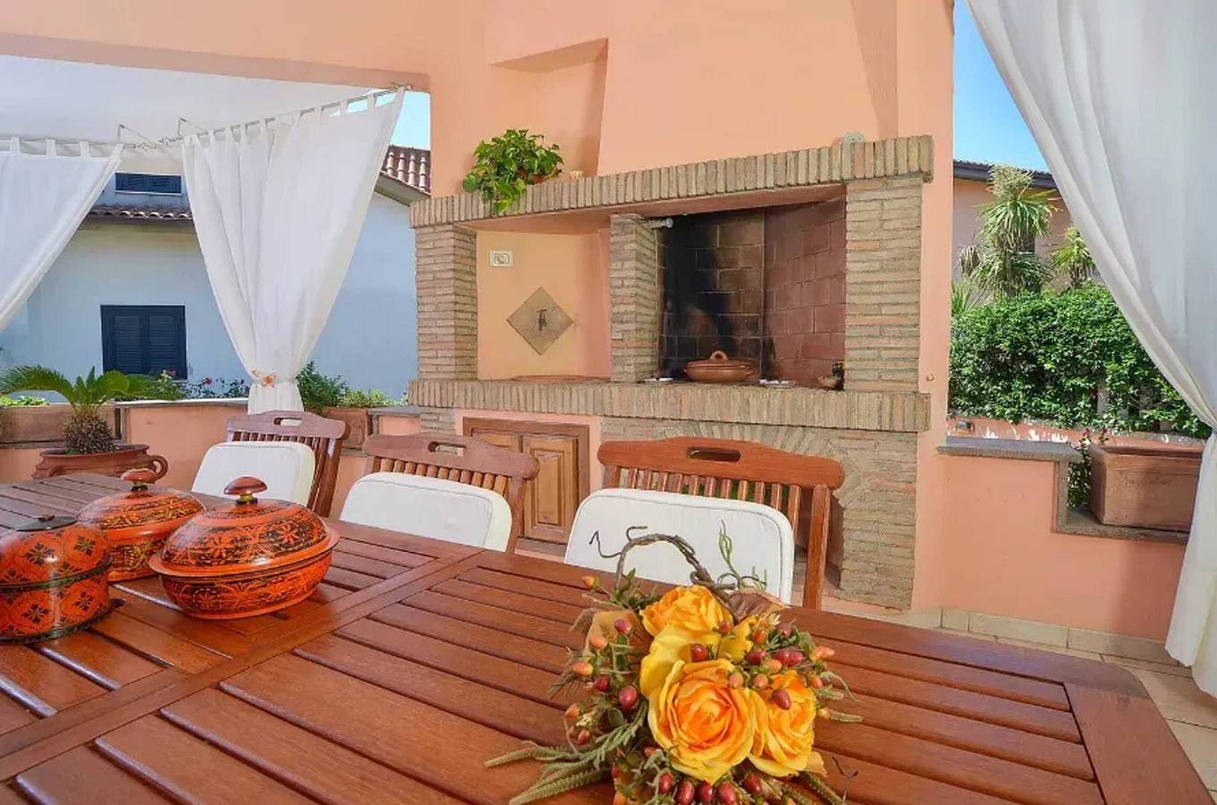 Gemütliche Villa in Ladispoli mit privatem Pool in Ladispoli, Rom Provinz