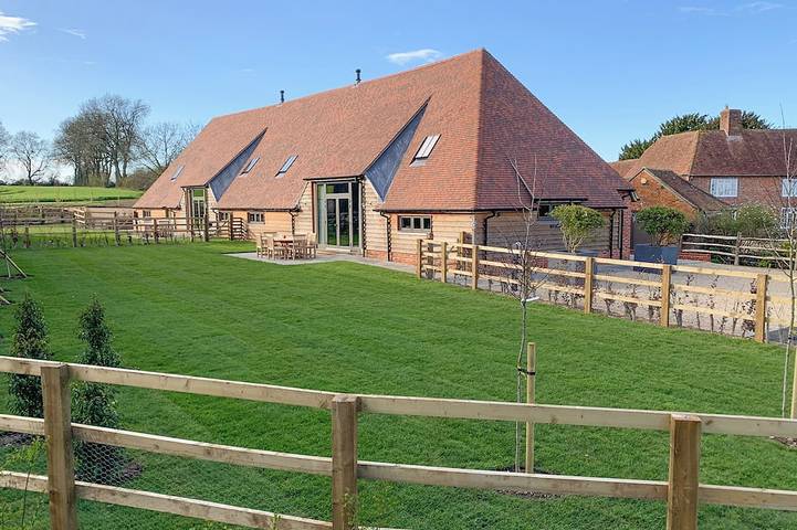Cottage for 8 people, with Garden in North Wessex Downs