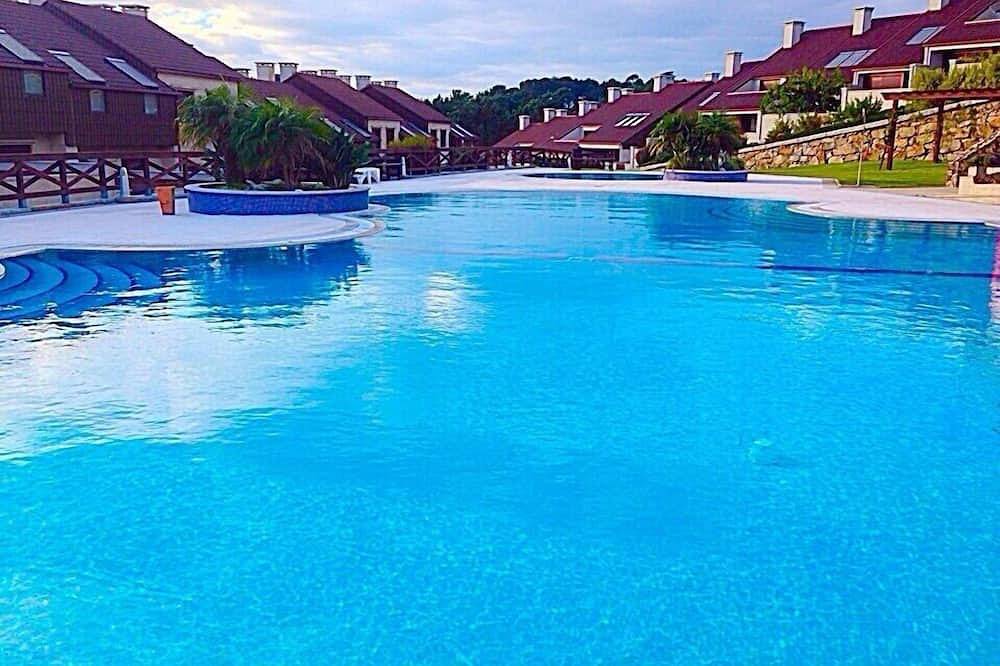 First Line Beach, Spa, Swimming Pools, Tennis, Paddle, Squash, Garden, Children'S Playground. in O Grove, Rías Baixas