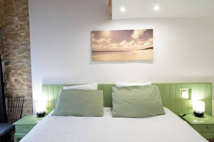 Location de vacances pour 6 personnes, avec terrasse ainsi que jardin et piscine à Cezais - 4