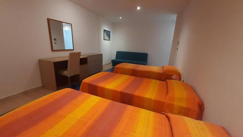 Location de vacances pour 5 personnes, avec jardin et terrasse ainsi que bassin pour enfant et piscine, animaux acceptés dans Rodi Garganico - 4