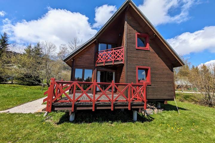 Chalet pour 6 personnes, avec terrasse ainsi que piscine et jardin, adapté aux familles - 1