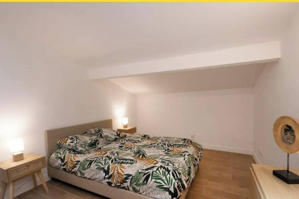 Entire apartment, Le Craponne - Magnificent apartment in the city center with parking in Salon-de-Provence, Aix-en-Provence region