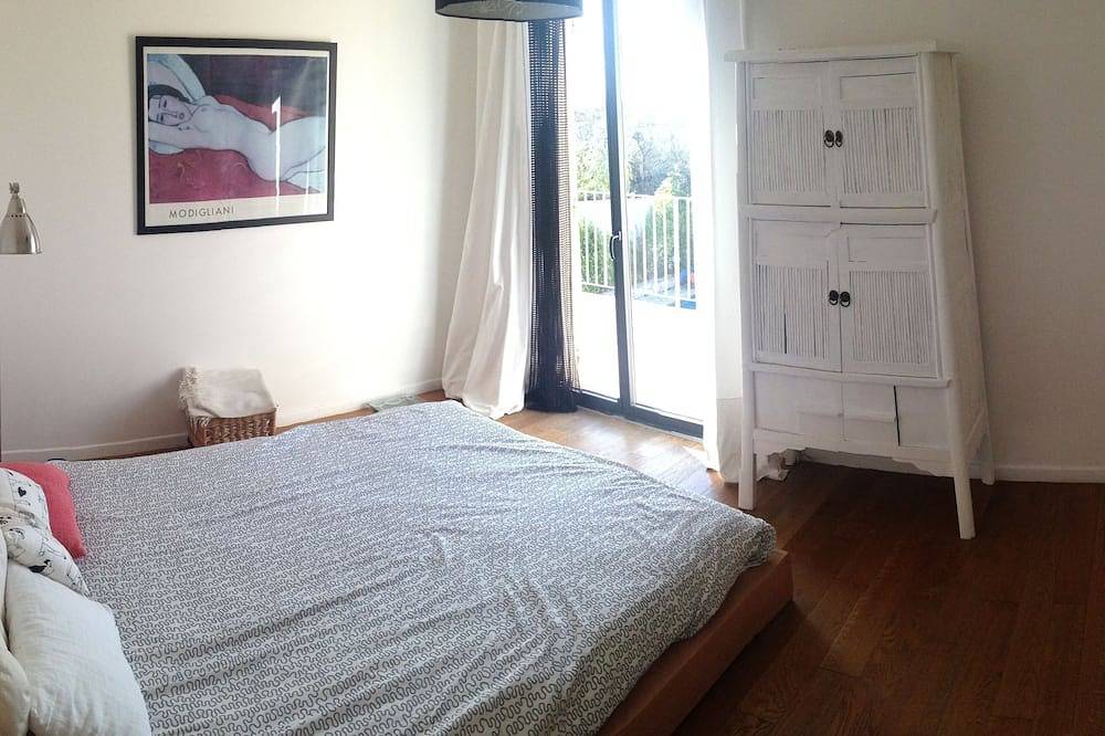 House with pool and garden close to Montpellier South Sea Road in Croix d'Argent, Montpellier