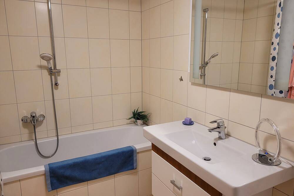 Ferienwohnung am Weidendom bei Stralsund - Ferienwohnung Erdgeschoss in Wendorf, Stralsund Umland