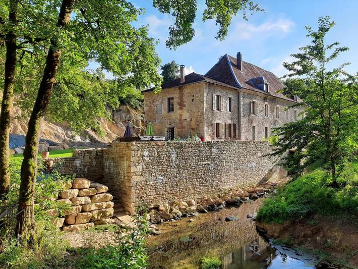 Gîte pour 4 personnes, avec Terrasse dans Verjon