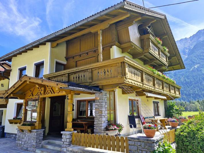 Bauernhof für 6 Personen, mit Garten und Balkon im Ötztal