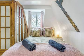 Cottage for 16 People in Charing, Kent Downs, Photo 1