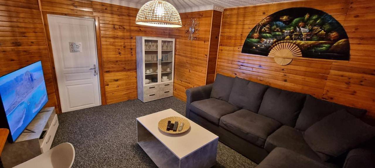 Appartement de vacances entier, Apartment With Shared Bathroom in Montataire, Oise