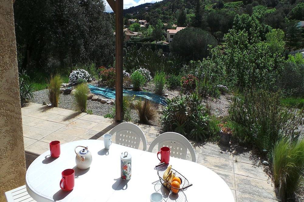 Villa in Le Boulou with Scenic Hilltop Views in Le Boulou, Céret region