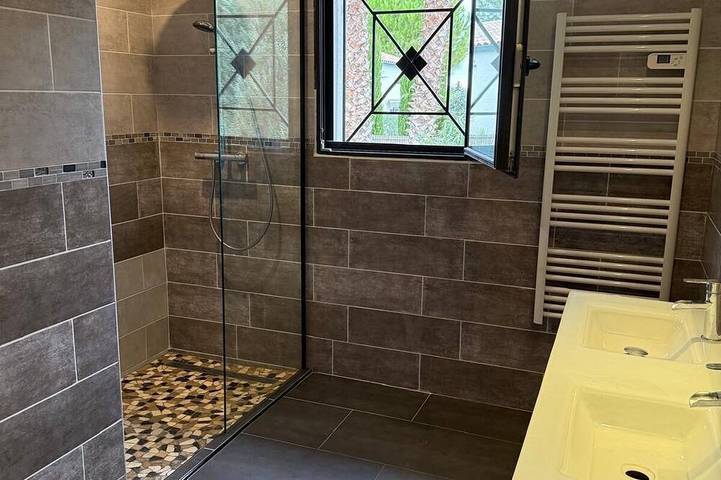 Location de vacances pour 8 personnes, avec jardin et terrasse à Servian - 2