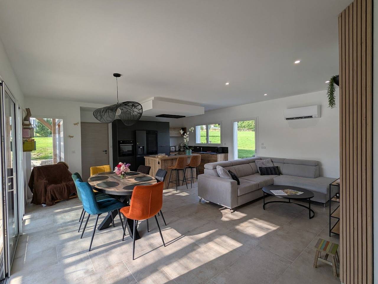 Maison de vacances raffinée avec terrasse et piscine partagée in Dounoux, Région d'Épinal