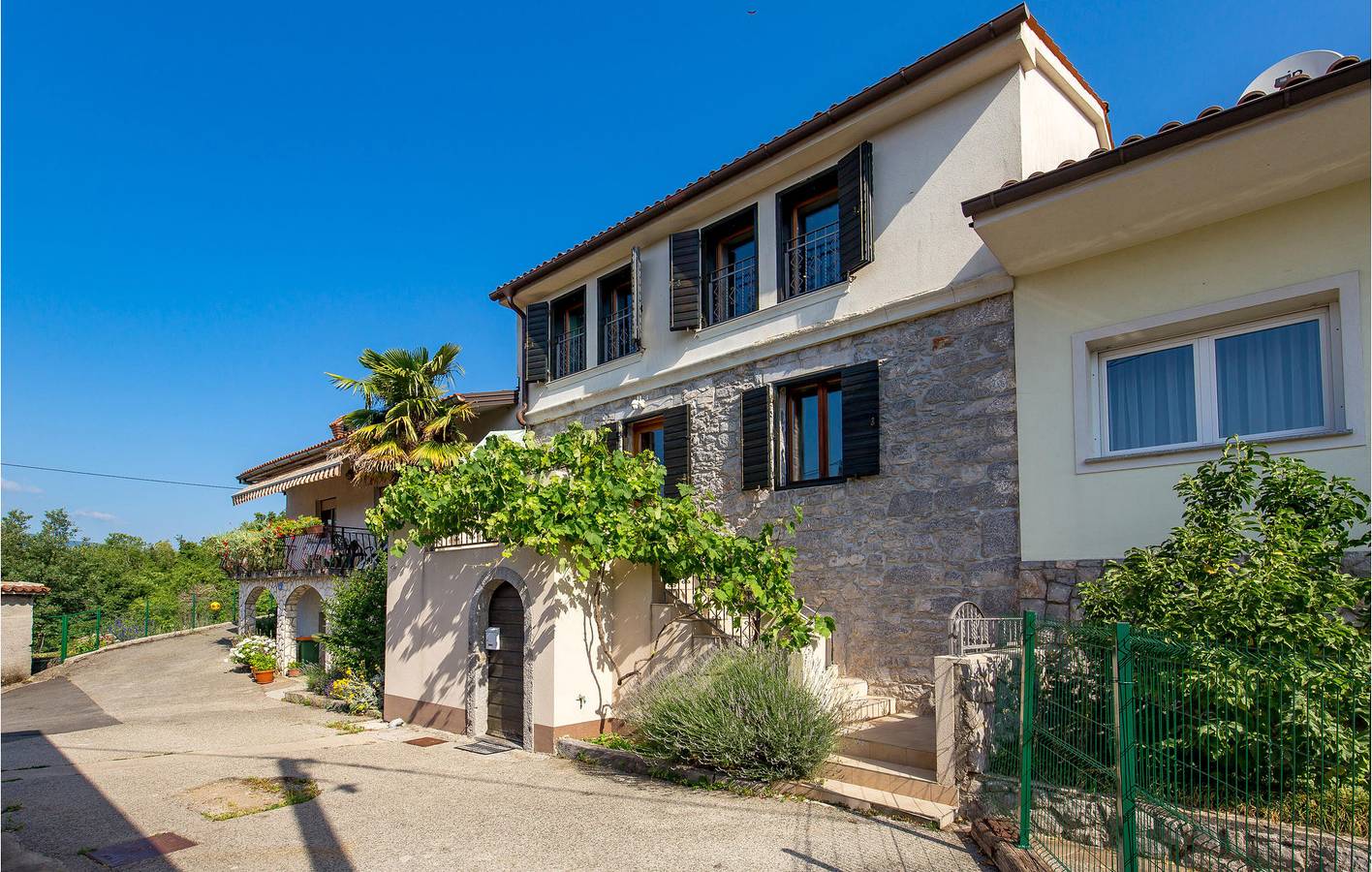 Geräumige 1-Zimmer-Wohnung mit Pool, WLAN, Waschmaschine und Parkplatz in Ružići (Matulji), Općina Matulji