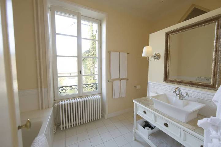 Gîte pour 10 personnes, avec piscine et jardin à Montbellet - 4