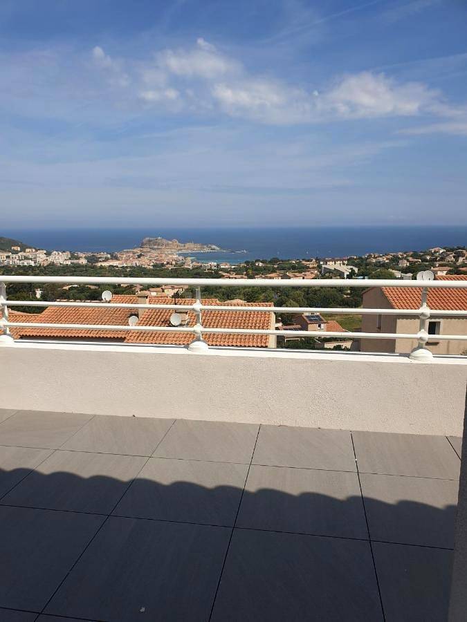 Appartement de vacances pour 5 personnes, avec terrasse et jardin