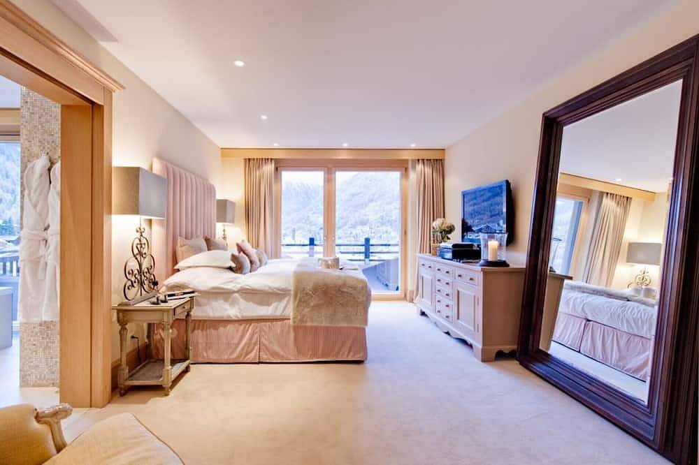 Chalet Grace - Catered 5 Bedroom Ski Chalet - Staff Included - Matterhorn Views in Zermatt, Wallisian Alps