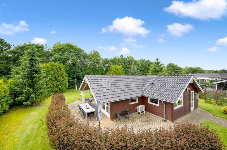 Ferieudlejning for 6 personer, med jacuzzi og sauna samt terrasse i Vejen