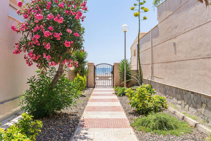 Apartamento entero, Apartamento 'Club Tropicana' con vistas al mar, piscina privada y Wi-Fi in Buena Vista Roquetas de Mar, Roquetas de Mar