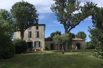 Location de vacances pour 10 personnes, avec jardin à Sainte-Eulalie (Aude)