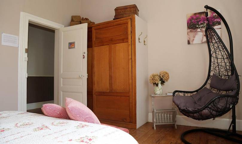 Location de vacances pour 2 personnes, avec piscine ainsi que vue et jardin, animaux acceptés dans Chalmoux - 4