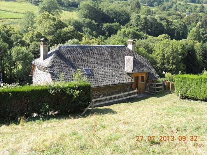 Location de vacances pour 8 personnes, avec jardin à Saint-Projet-de-Salers