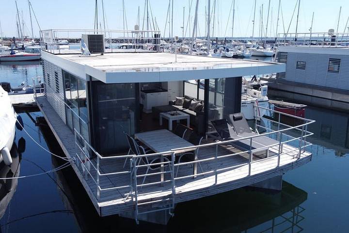 Hausboot für 2 Personen, mit Terrasse in Boltenhagen