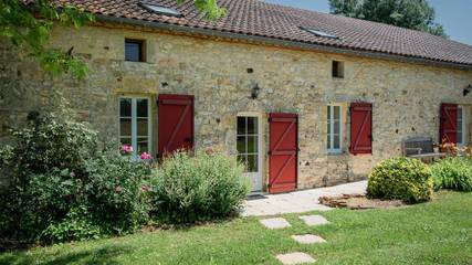 Location de vacances pour 8 personnes, avec piscine ainsi que terrasse et jardin à Soturac