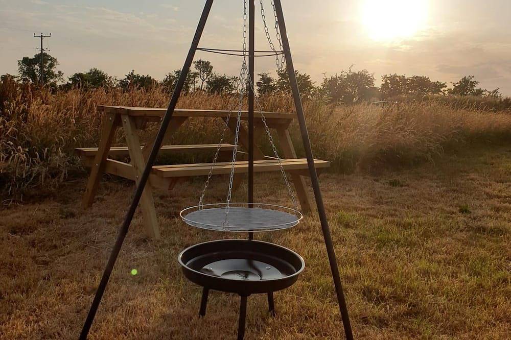Xl Bell Tent - Sleeps 6 - Log Burner - Parking in North York Moors National Park