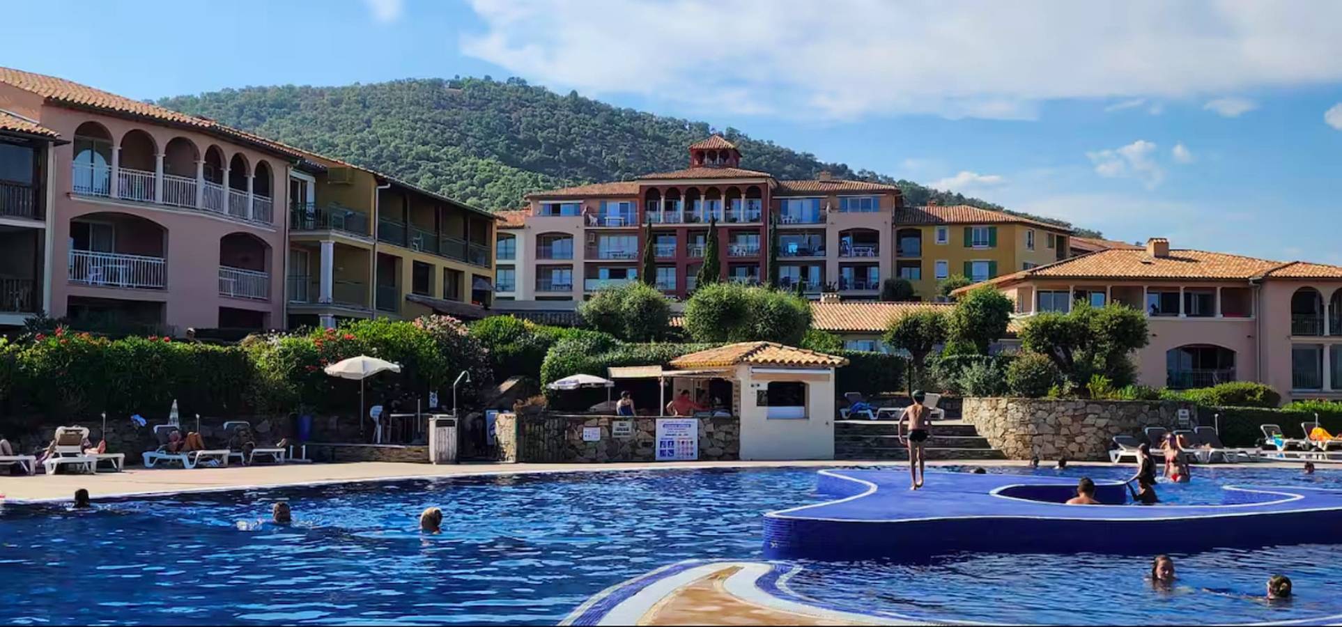 Appartement entier, Appartement familial avec vue mer et piscine in Roquebrune-sur-Argens, Côte méditerranéenne (France)
