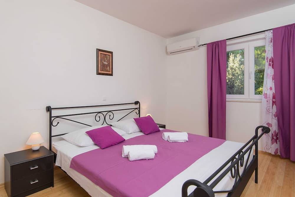 Ganze Wohnung, Apartments Prižba / Beachfront 3-bedroom Apartment on Korčula Island in Blato, Korcula