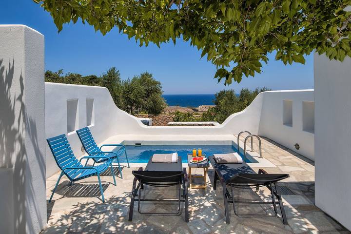 Villa for 4 people, with terrace and yard in Santorini
