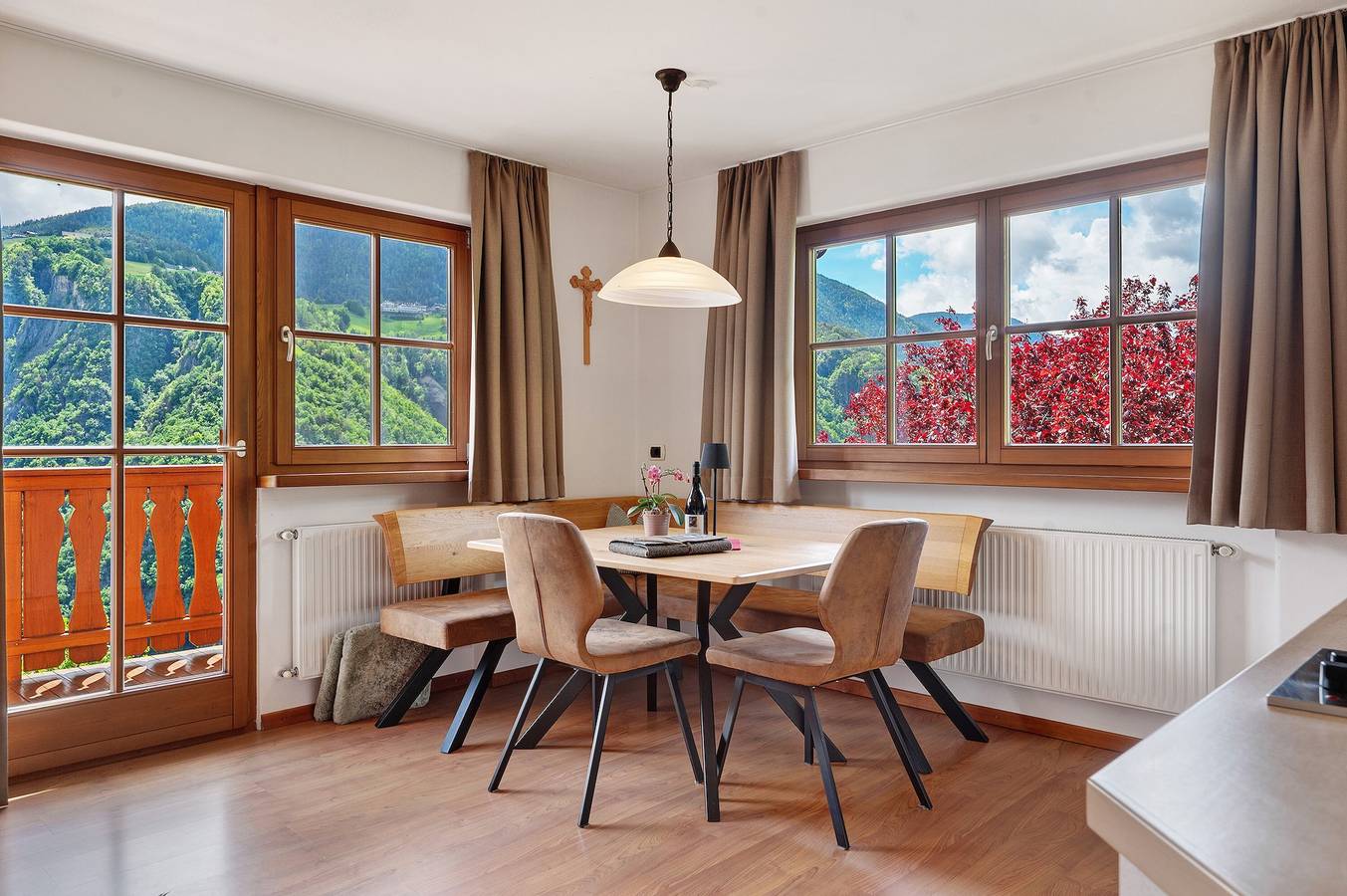 Appartamento intero, Appartamento 'Prackfolerhof Berty Skuber' con vista sulle montagne, terrazza in comune e Wi-Fi in Aica di Sopra, Fiè allo Sciliar