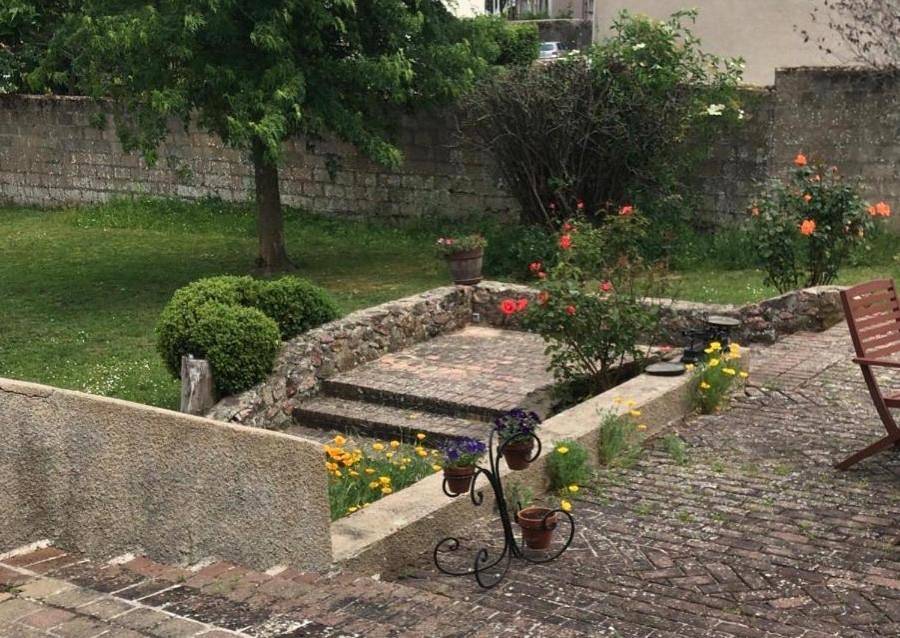 Chambre d’hôte pour 2 personnes avec terrasse in Autun, Région d'Autun