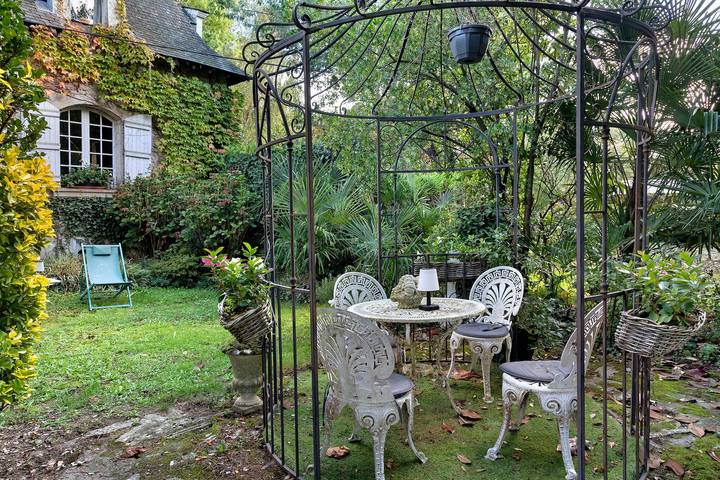 Chambre Darjeeling aux Ormeaux : vue lac, terrasse partagée et Wi-Fi in Bouchemaine, Vallée de la Loire