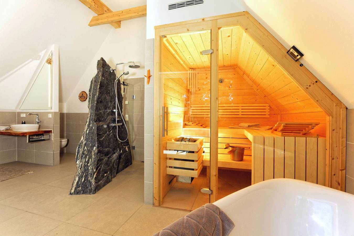 Exklusives 5-Sterne-Ferienhaus mit Sauna, Whirlpool und Garten in Karlshagen in Karlshagen, Usedomer Norden