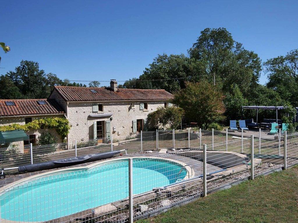 Maison Meli, avec piscine privée, en campagne in Saint-Hilaire-des-Loges, Fontenay-le-Comte