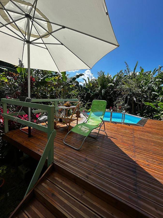 Location de vacances pour 2 personnes, avec vue et piscine ainsi que terrasse et jardin à Lamentin (Guadeloupe) - 3