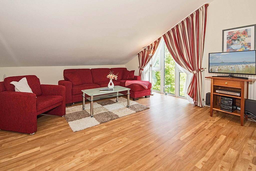 Hel lejlighed, Gemütliche, charmante Dachgeschoss-Ferienwohnung in hervorragender Strandlage in Seebad Heringsdorf, Heringsdorf