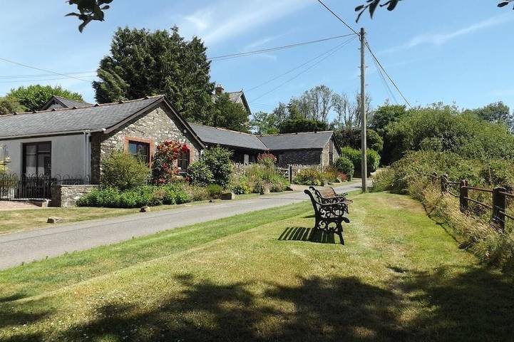 Cottage for 4 people, with garden, with pets in Somerset