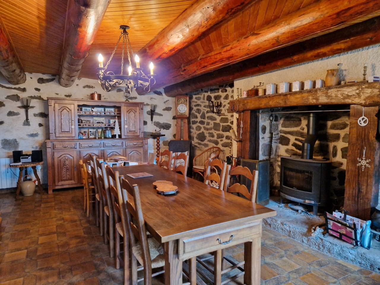 Gîte 'Chez Marie-Louise' avec terrasse privée et jardin commun in Valuéjols, Parc naturel régional des Volcans d'Auvergne