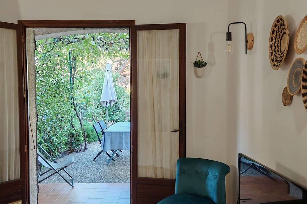 Ganze Wohnung, Rental Porticcio Agosta Air conditioning 200 m from the sea, garden and barbecue in Albitreccia, Ajaccio und Umgebung