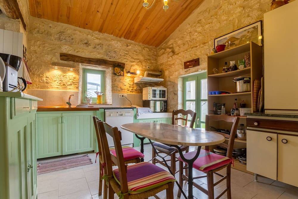 Chambre Orange, Chambres d'Hôtes Saint Roch, piscine couverte chauffée in Tournecoupe, Gers