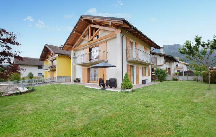 Ferienwohnung für 5 Personen, mit Terrasse und Garten in Lamon