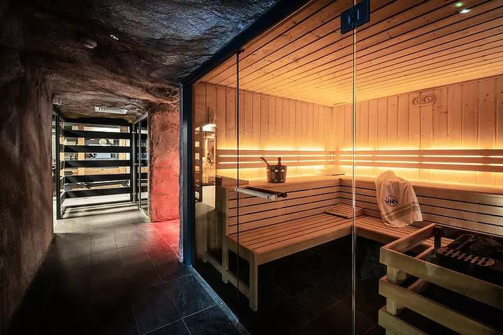 Chalet pour 8 personnes, avec balcon ainsi que sauna et piscine, animaux acceptés à Val-d'Isère - 4