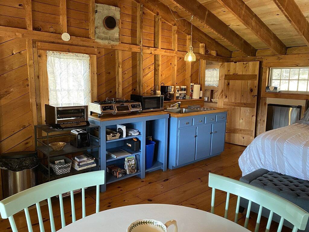 Log Cabin for 2 Guests in West Windsor, Vermont
