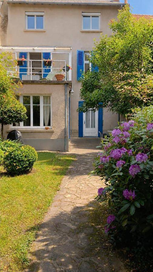 Maison familiale en centre bourg in Ahun, Région de Guéret