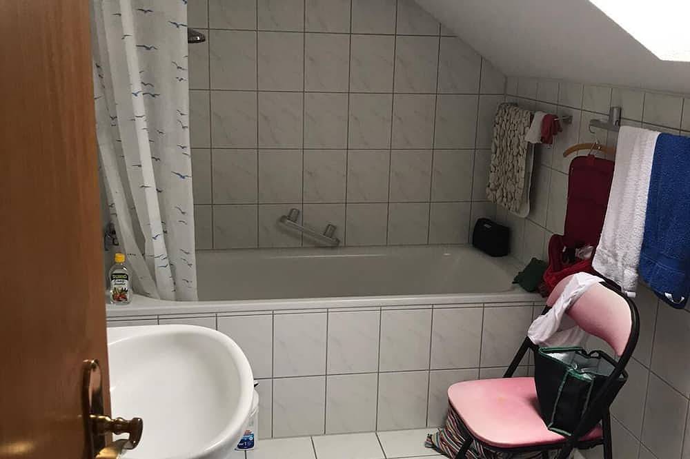 Ganze Wohnung, Gemütliche Komfort-Ferienwohnung im Golf- und Wellnessparadies in Bayerbach, Bayerische Golf und Thermenland
