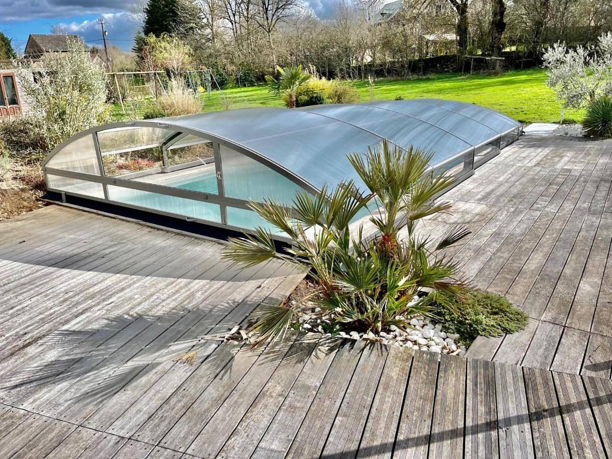 Villa contemporaine avec piscine sur 4000 m2 à Rodez 9 personnes in Onet-le-Château, Aveyron