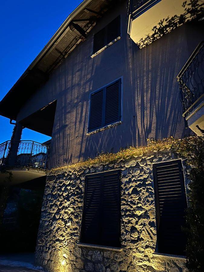 Gîte pour 6 personnes, avec jardin ainsi que vue sur le lac et vue à San Gregorio - 4