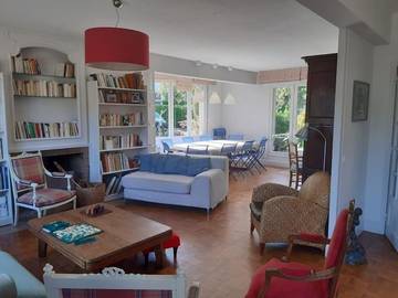 Gîte pour 15 personnes, avec terrasse dans Gare De Houlgate